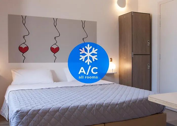 Lobby Collective - אכסניה