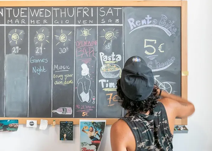 Lobby Collective - אכסניה