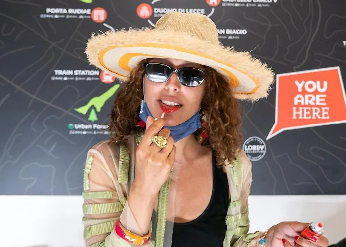 Lobby Collective - * לצ'ה