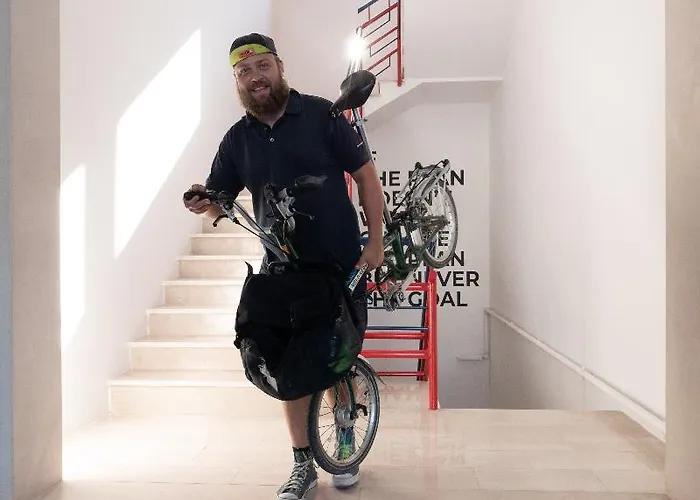 Lobby Collective - לצ'ה