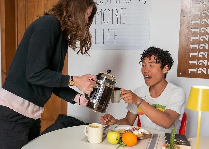 Lobby Collective - אכסניה