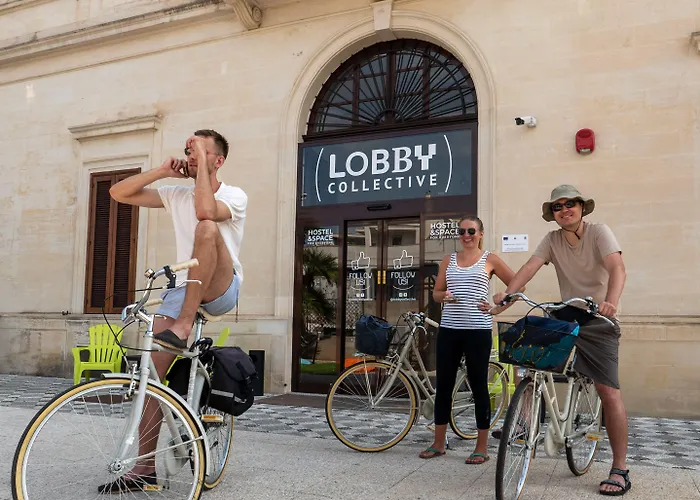 אכסניה Lobby Collective -