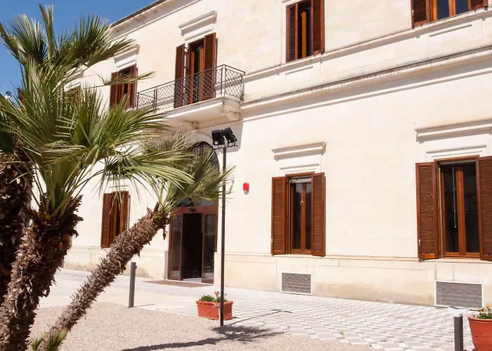 Lobby Collective - אכסניה