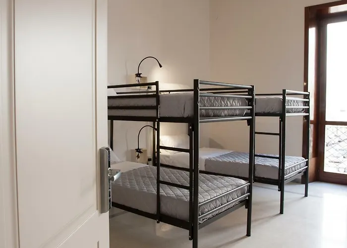 אכסניה Lobby Collective -