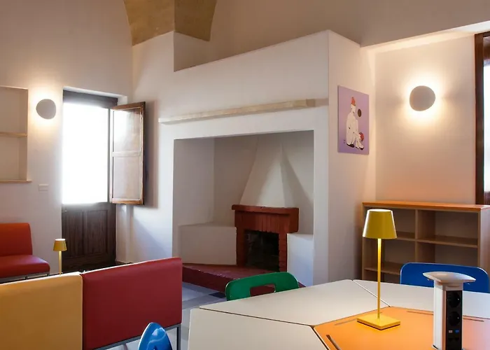 Lobby Collective - * לצ'ה