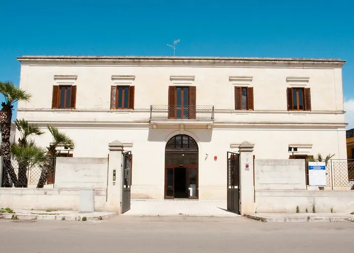 אכסניה Lobby Collective - *