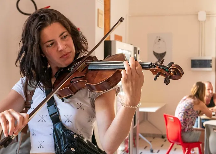 Lobby Collective - לצ'ה