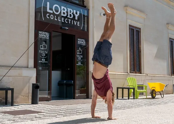 Lobby Collective - אכסניה לצ'ה