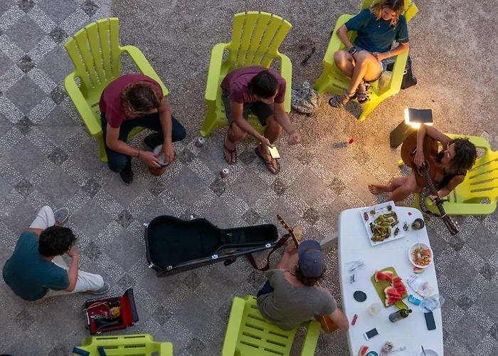 Lobby Collective - * לצ'ה